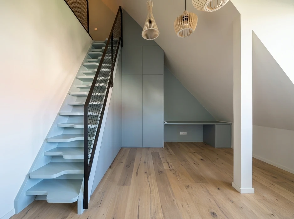 Dressing-room sur-mesure vide, configuration en L