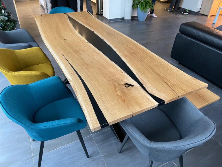 Table en résine et bois sur mesure